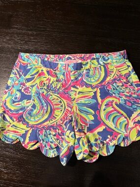 Lilly Pulitzer Women’s Scallop Hem Printed Shorts - size 6